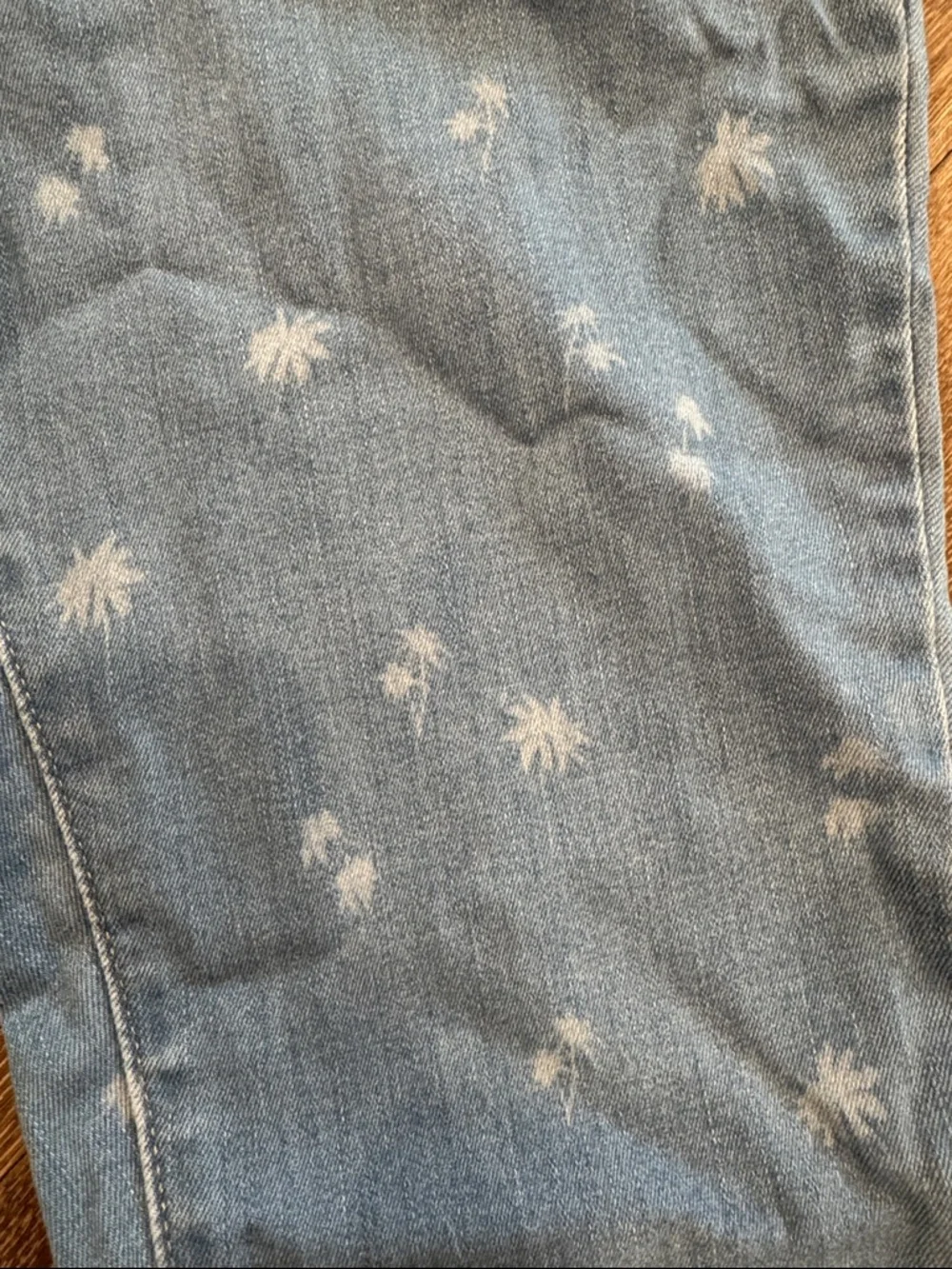 Levi's 710 Light Blue Skinny Jeans with Subtle Palm Print - Picture 4 of 6